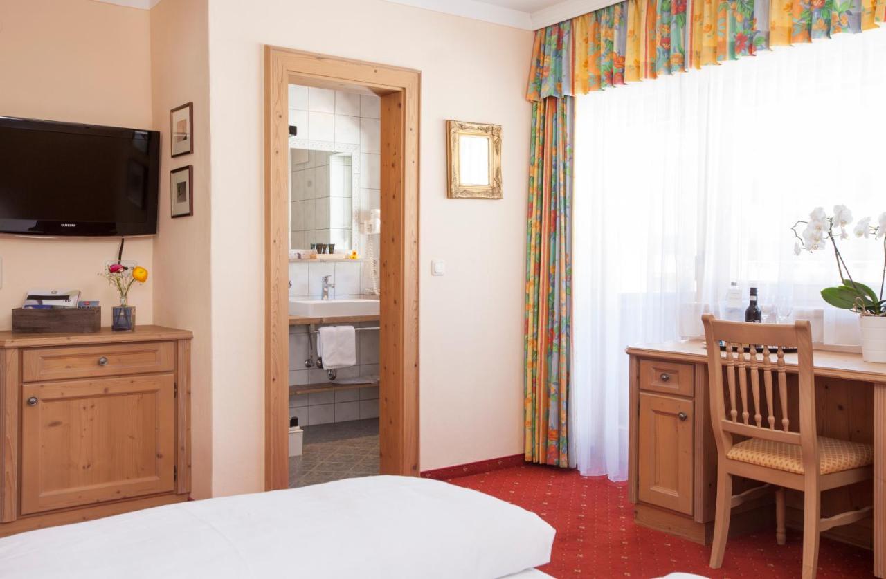 Hotel Die Arlbergerin -New- All-In Super Flex Rate (Adults Only) Sankt Anton am Arlberg Buitenkant foto